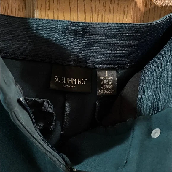 Chico’s So Slimming dark green pants, size 1 - Picture 4 of 6